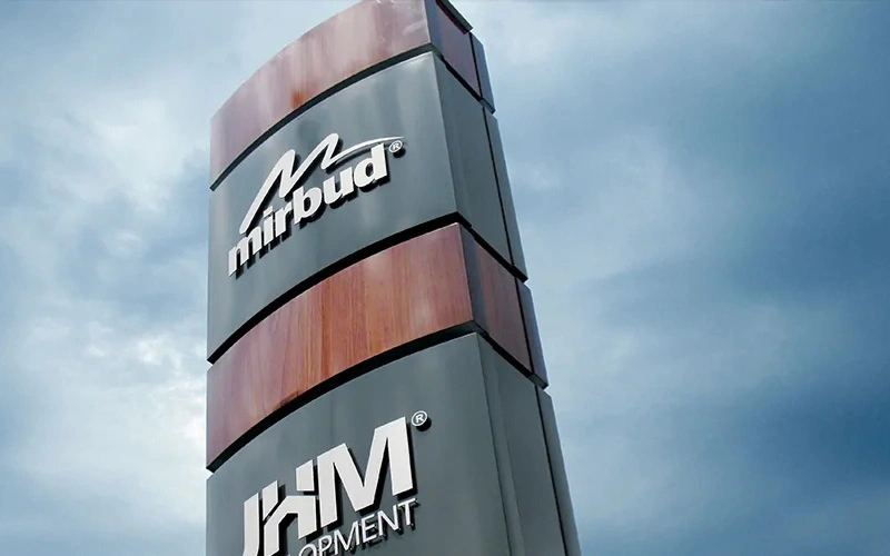 Pylon and Totem Signs